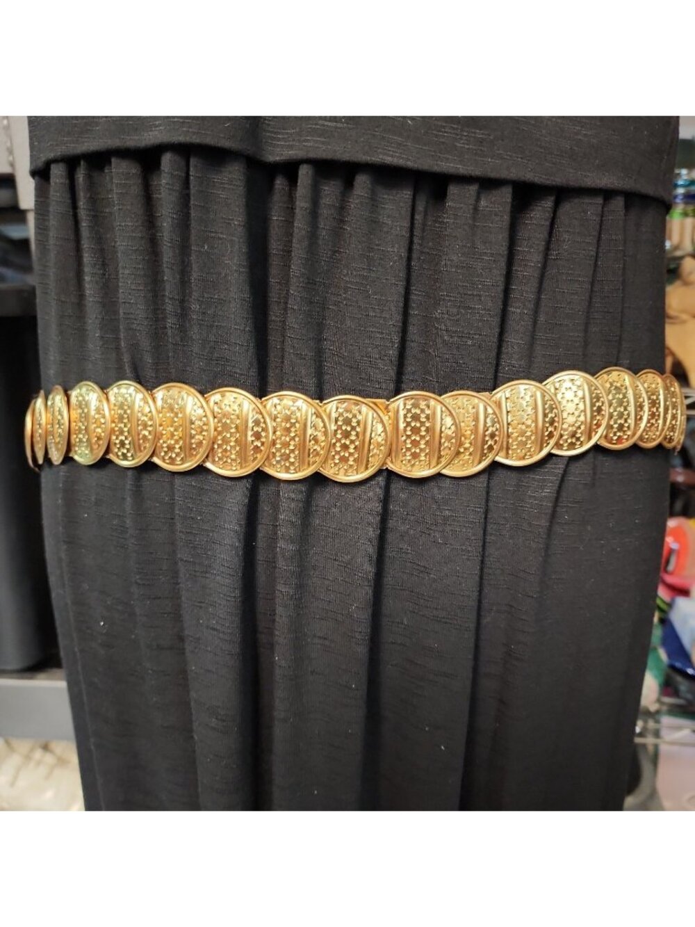 38" Stretch Gold-Tone Thick Round Fashion Belt Stretch Metal Scallop Women's